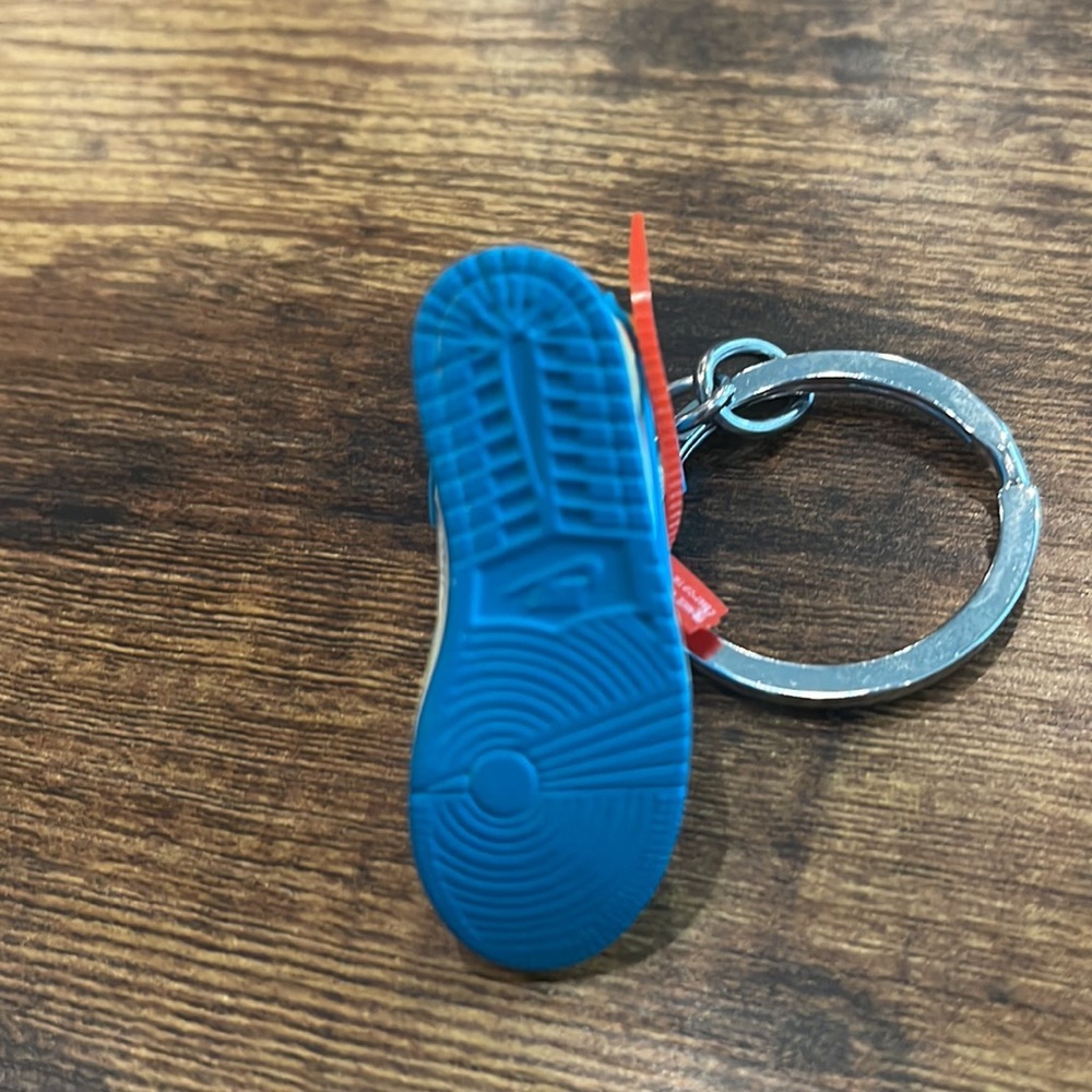 Off-white for Nike. “Air Jordan One”. Keychain. - Picture 3 of 3